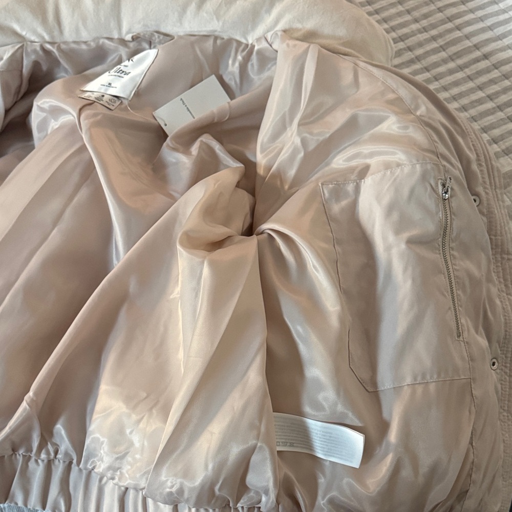 Abercrombie & Fitch Women's Beige Puffer Jacket - Picture 9 of 15